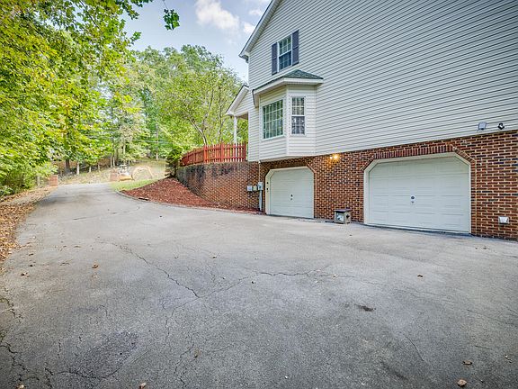 4th image of 3325 Hull Dr