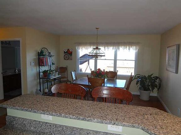 4th image of 4250 Burton Ct