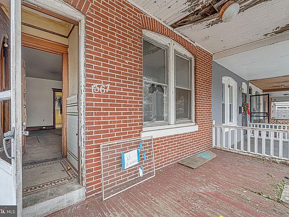 3rd image of 1367 Kenwood Ave