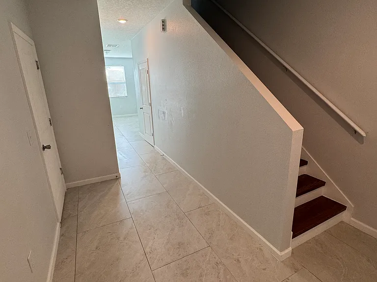 386 Madison Dr — Photo 7