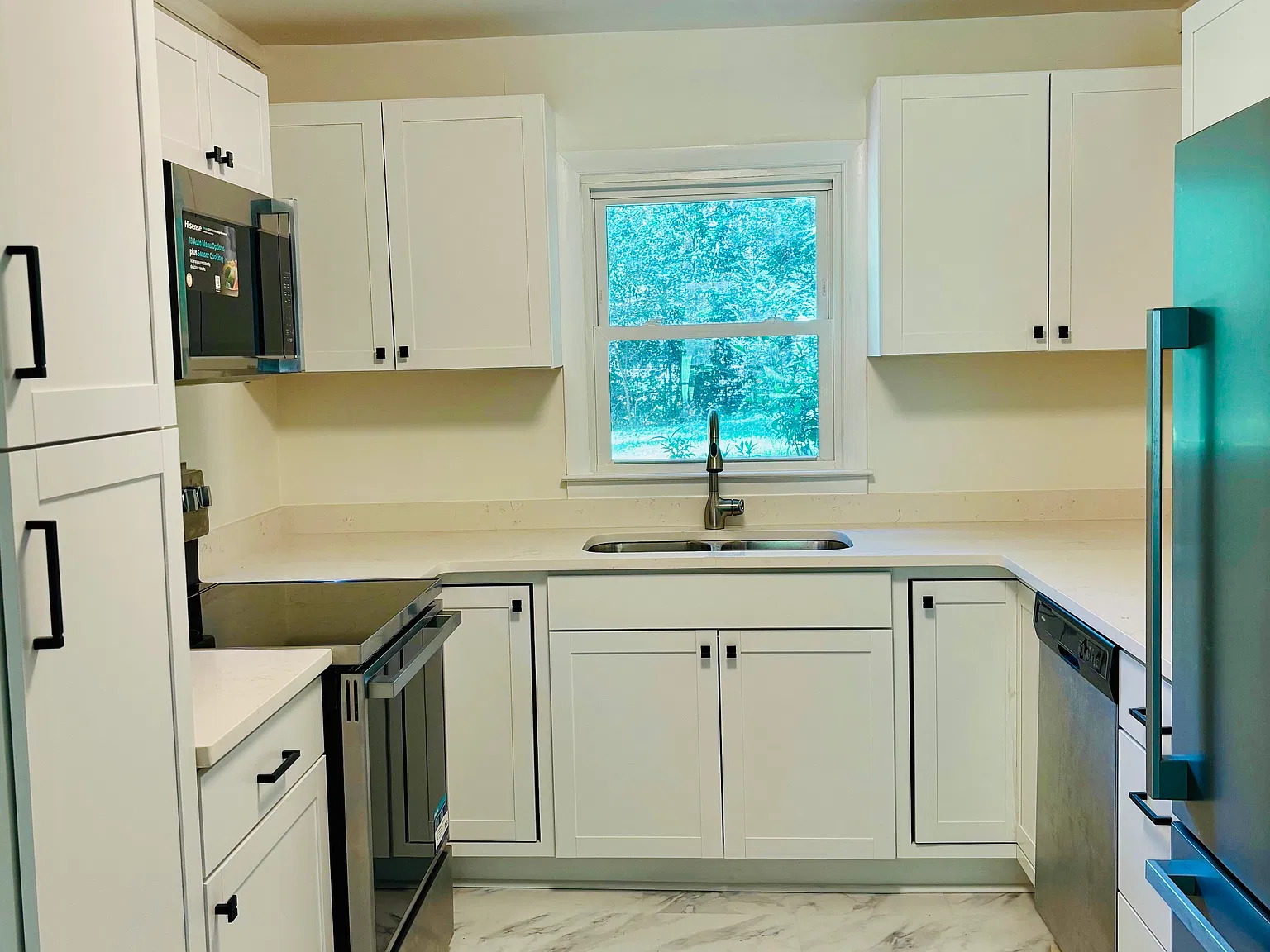 3 bed, 1040 sqft, $1,975 — Photo 4