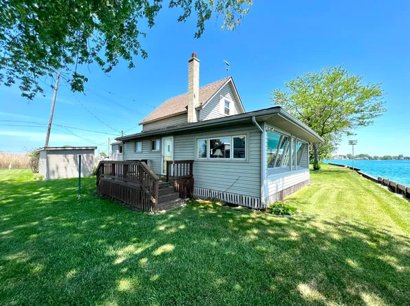 7685 S Channel Dr, Harsens Island, MI 48028
