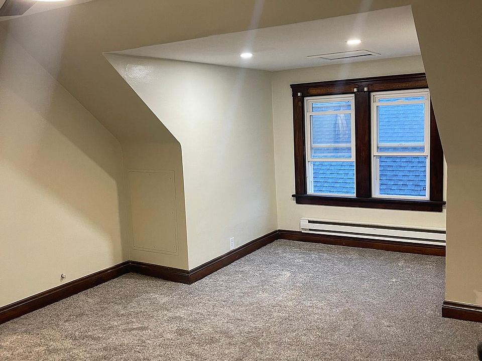 1st image of 1427 Wyandotte Ave APT 3