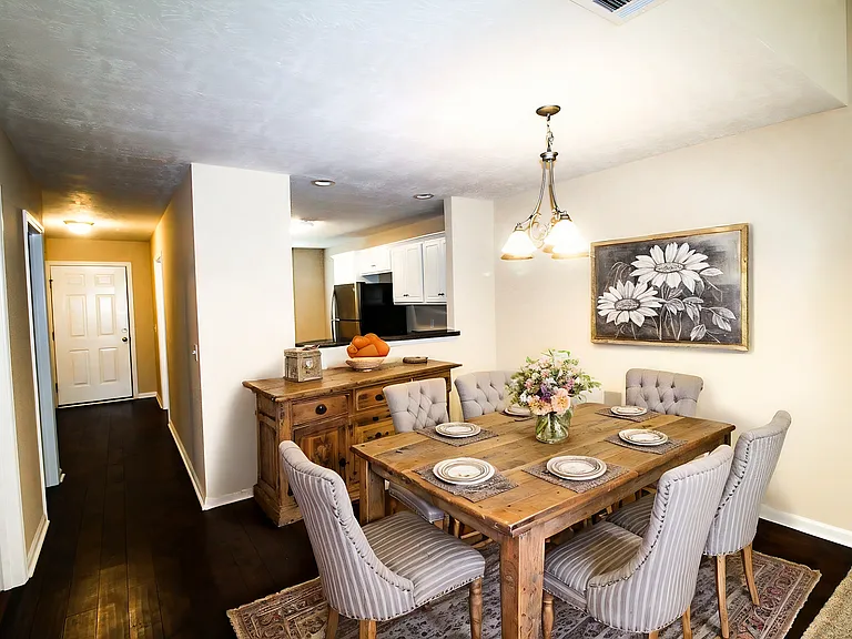 551 Deerchase Ct — Photo 3