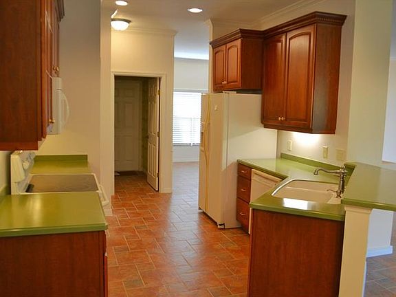 5th image of 4492 Strathmore Dr