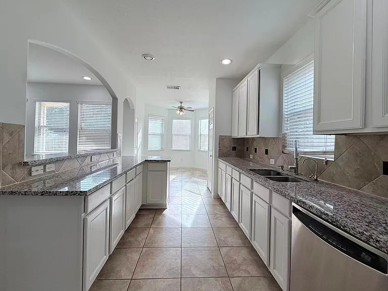2814 Ridgeglen Ln — Photo 18