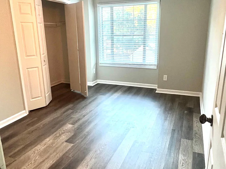 675 Rosehill Ln — Photo 9