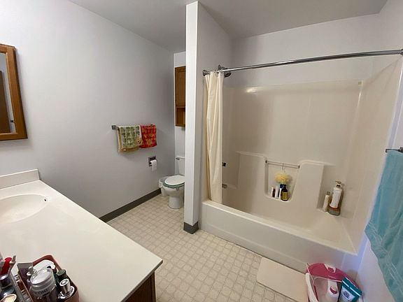 4th image of 802 6th St Unit 204