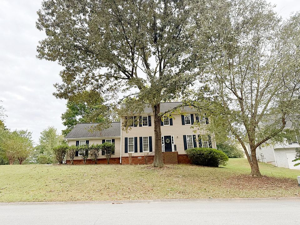 1st image of 2595 Valencia Dr NE