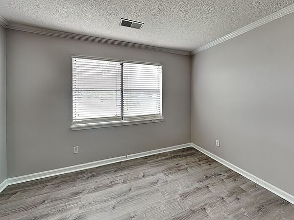2nd image of 2468 Hampstead Dr