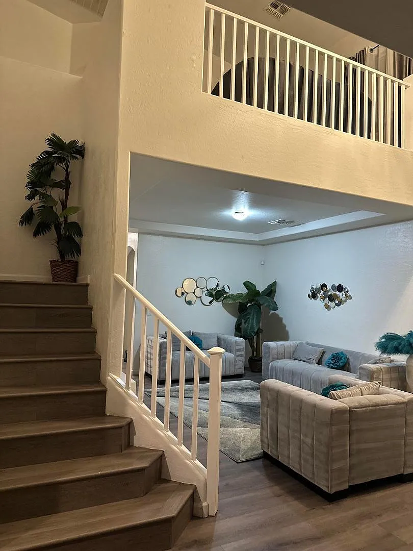 4 bed, 2.5 bath, 3047 sqft, $3,700 — Photo 3
