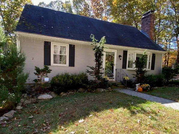 7 Laurelwood Dr, Oxford, MA 01540
