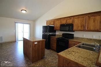 4th image of 454 E Center St