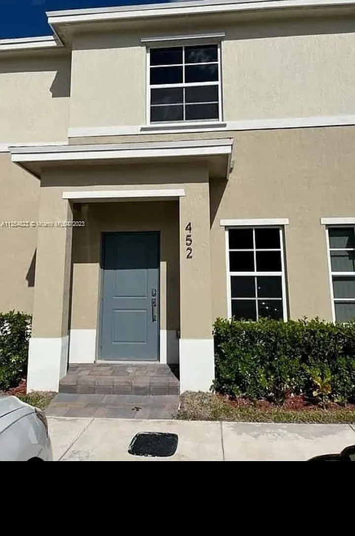 2 bed, 2.5 bath, 1210 sqft, $2,400 — Photo 2