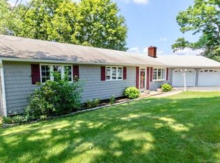 115 Ridgefield Dr, Stratford, CT 06614