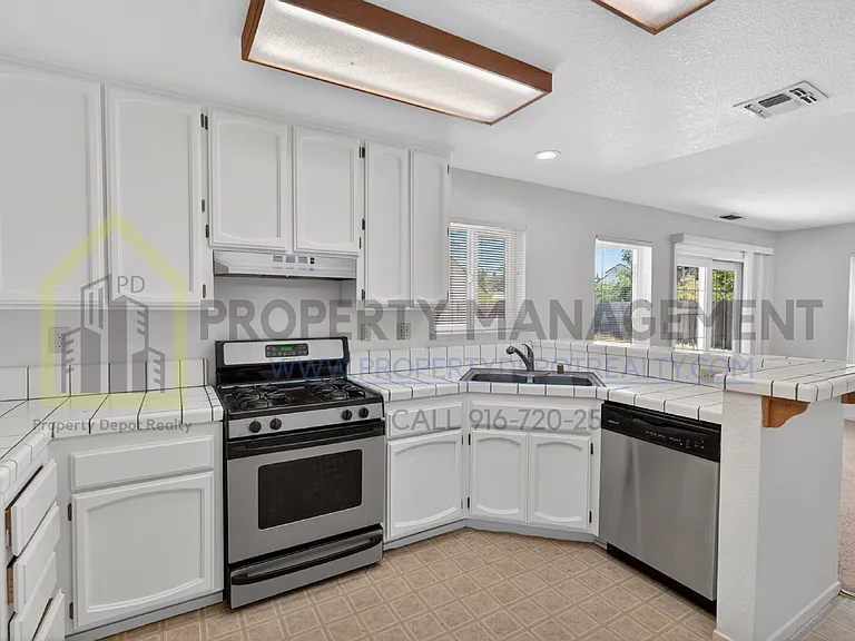 9013 Figtree Ct — Photo 13
