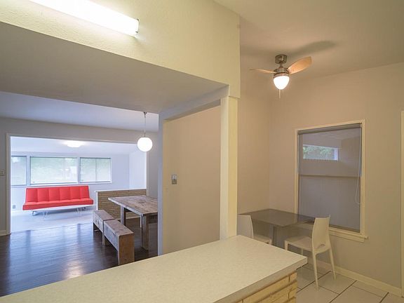 Kitchen Bar - Open to Dining