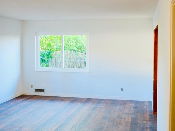 Large living room (14x20)