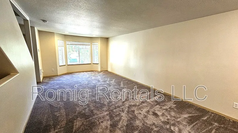 3 bed, 3.0 bath, 1484 sqft, $1,995 — Photo 3