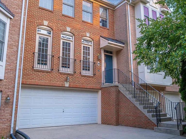 8 Calabash Ct — Photo 2