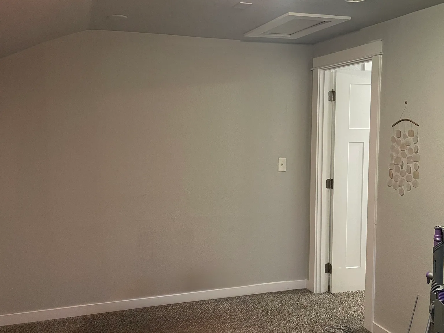 5 bed, 2272 sqft, $815 — Photo 2