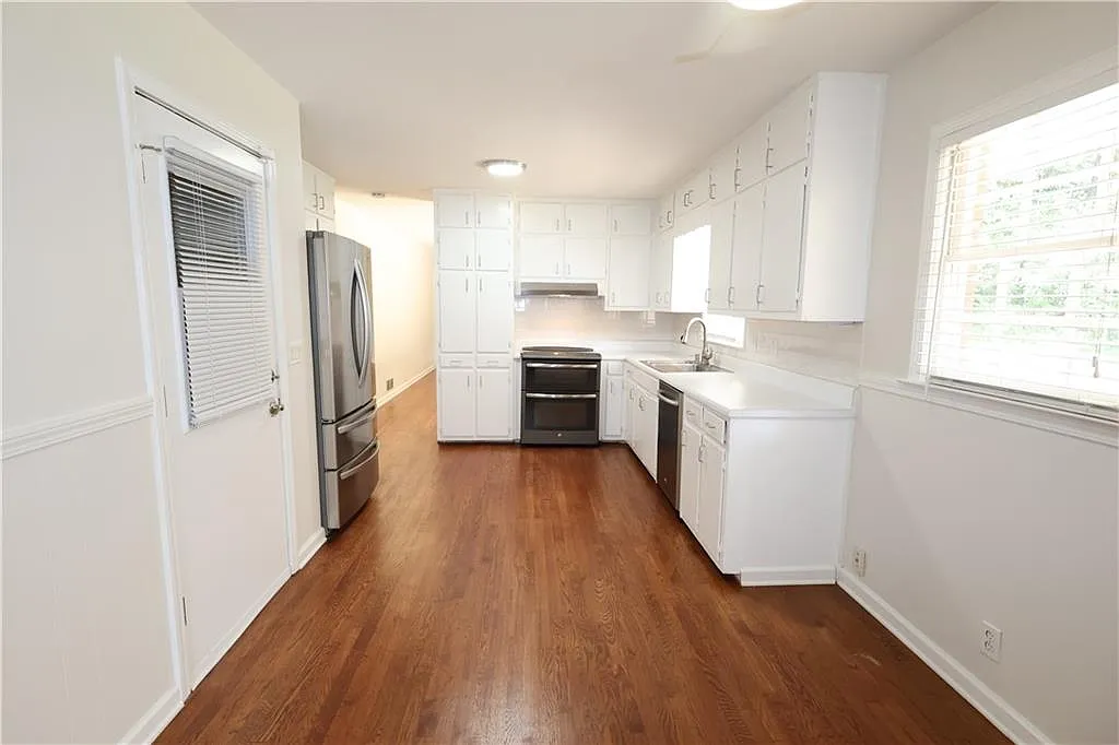 3 bed, 2.0 bath, 1820 sqft, $2,495 — Photo 3