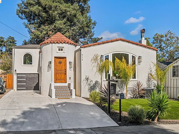 3rd image of 415 Berkeley Park Blvd