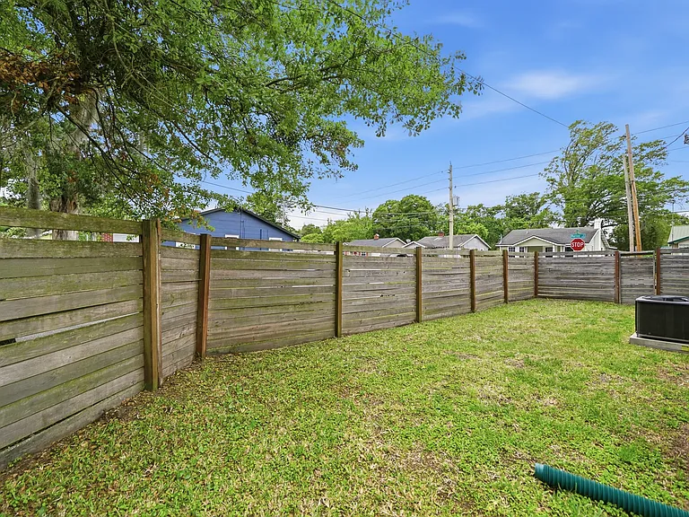 509 Murray Dr — Photo 8