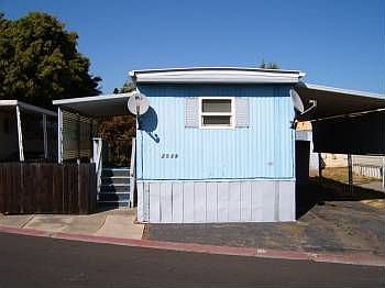 2nd image of 2539 Barclay Ave