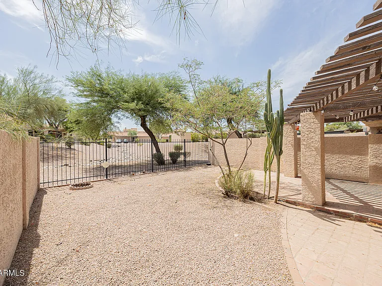 1650 N Ventura Ln — Photo 31