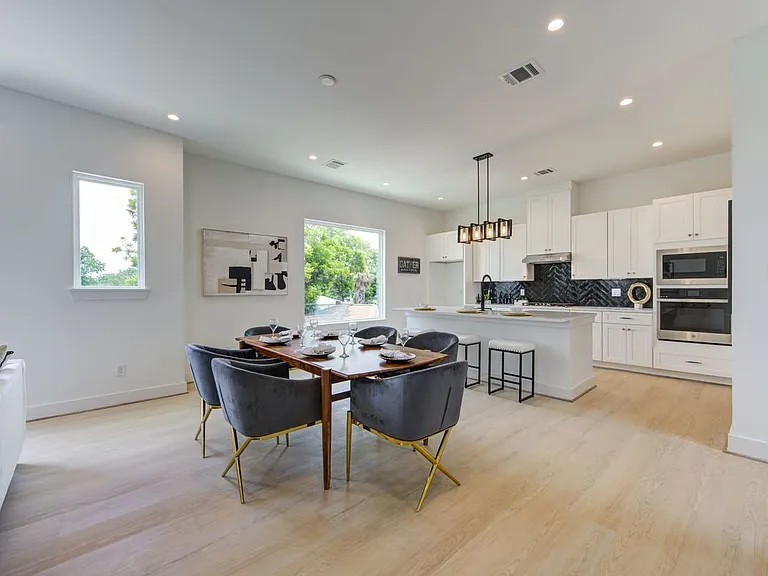 2310 Reinerman St — Photo 23