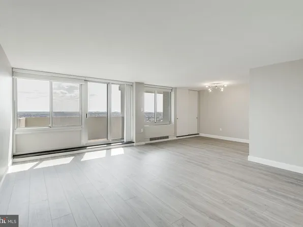 604 S Washington Sq APT 2403, Philadelphia, PA 19106