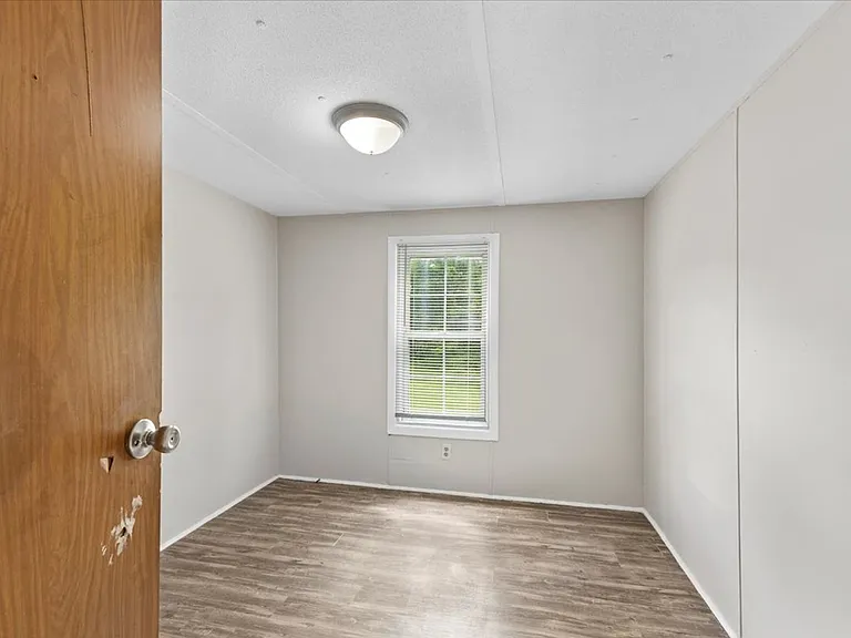221 Country Ln — Photo 11