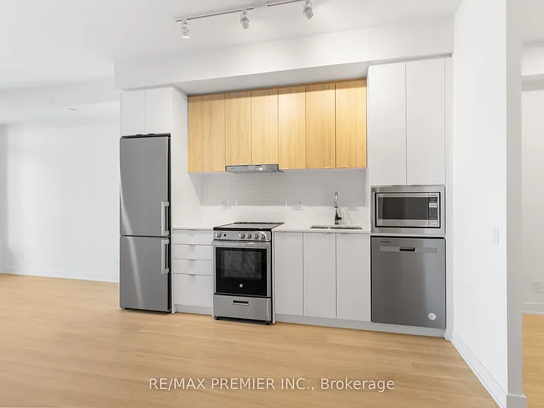 30 Upper Mall Way #909 — Photo 17