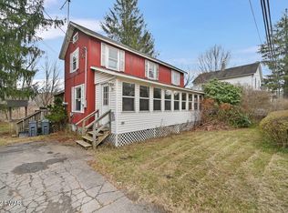 916 Main St, Newfoundland, PA 18445