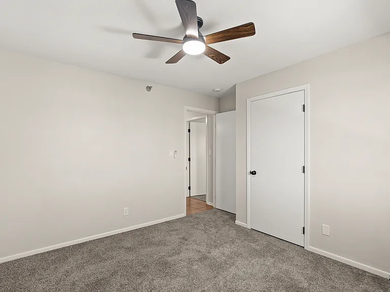 428 Stonehaven Dr — Photo 9