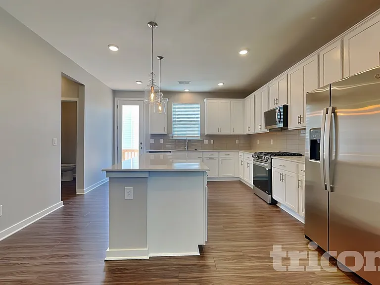 13869 Hill St — Photo 6