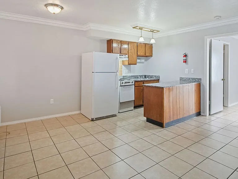 Meridian Place Apartments — Photo 12