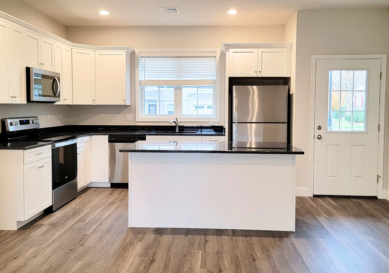 2 bed, 2.5 bath, 1230 sqft, $1,750 — Photo 2