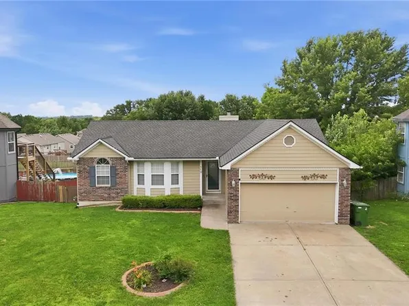113 E Sierra Dr, Raymore, MO 64083