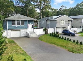 28 Ozark St, Ronkonkoma, NY 11779