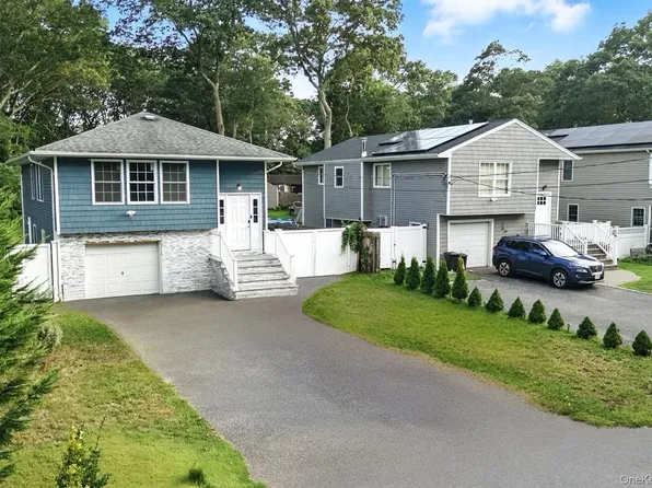 28 Ozark Street, Ronkonkoma, NY 11779