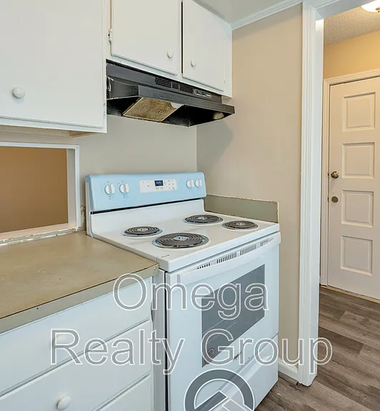 Camelot Apartments — Photo 50