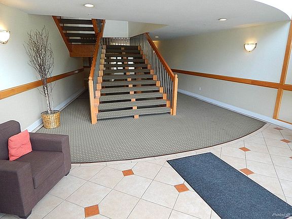 6000 W Floyd Ave Lobby (1)