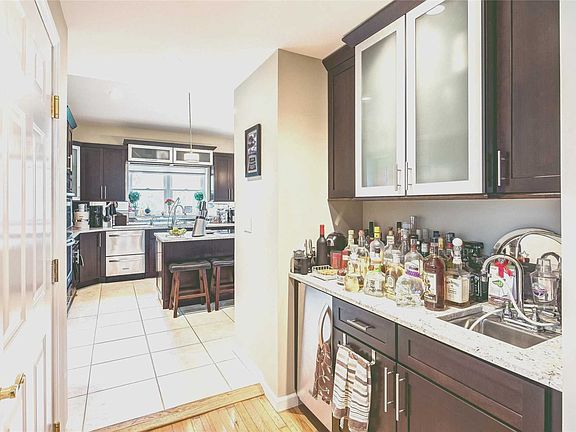4th image of 46 Bourdette Pl