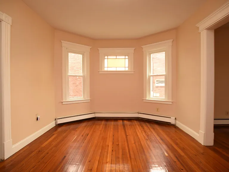 176 Adelaide St #1 — Photo 8