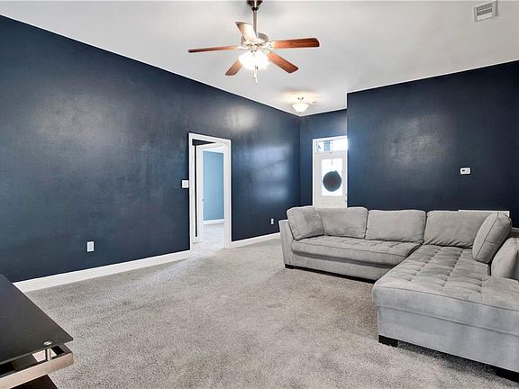 3rd image of 944 Parliament Ct
