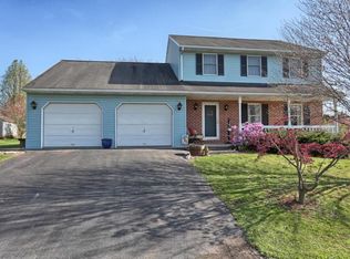 104 Country Dr, Denver, PA 17517