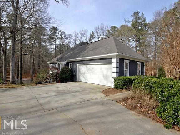 2nd image of 140 E Plantation Dr