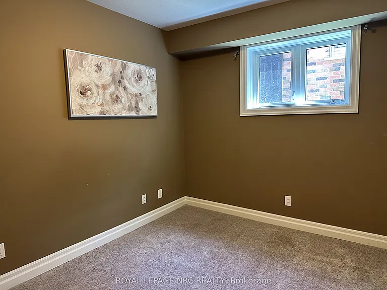 7 Sapphire Ct N — Photo 17